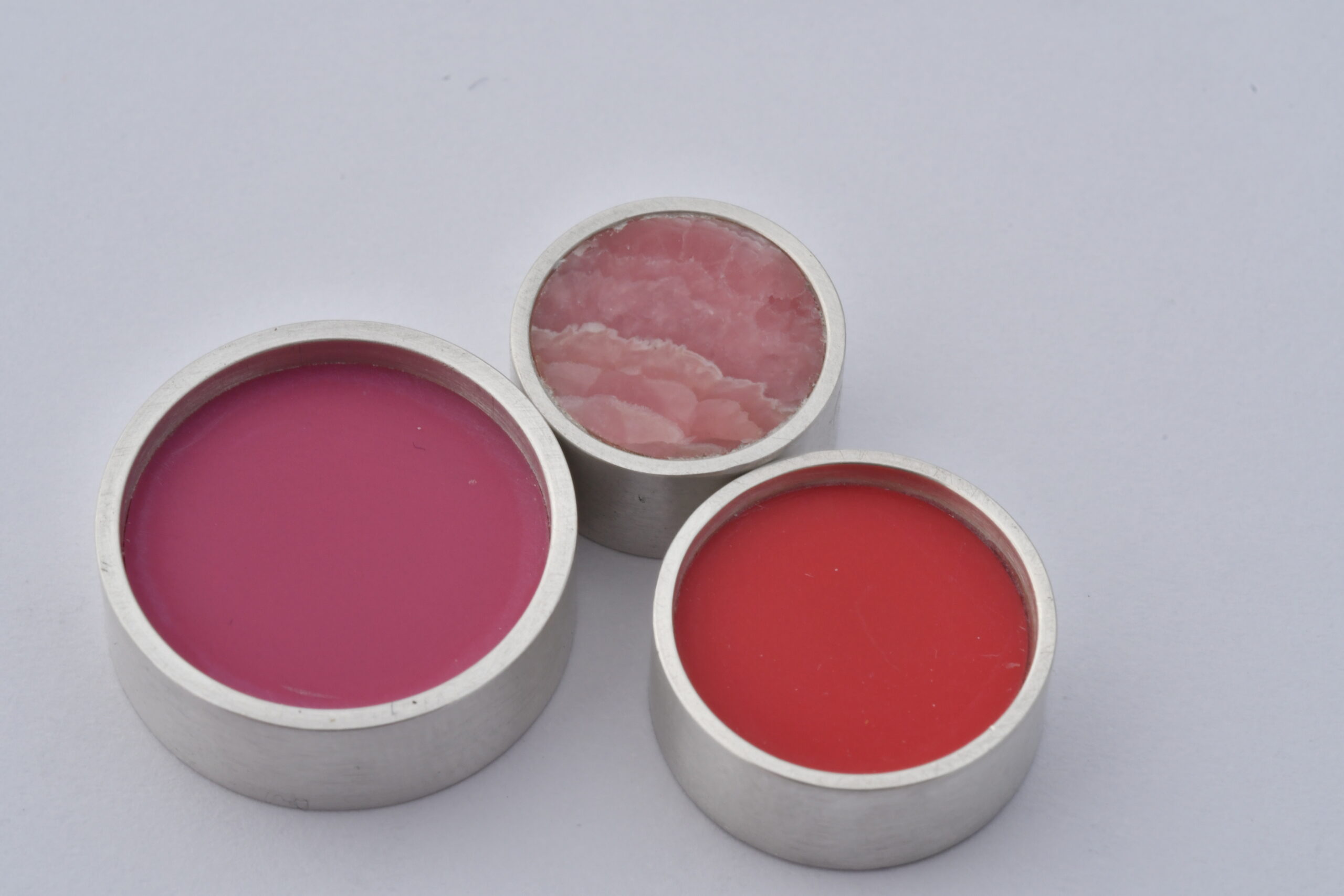 Magnetbroschen Silber · Corian · 18mm / Silber · Corian · 15mm / Silber · Stein · 13mm · Punkt für Punkt