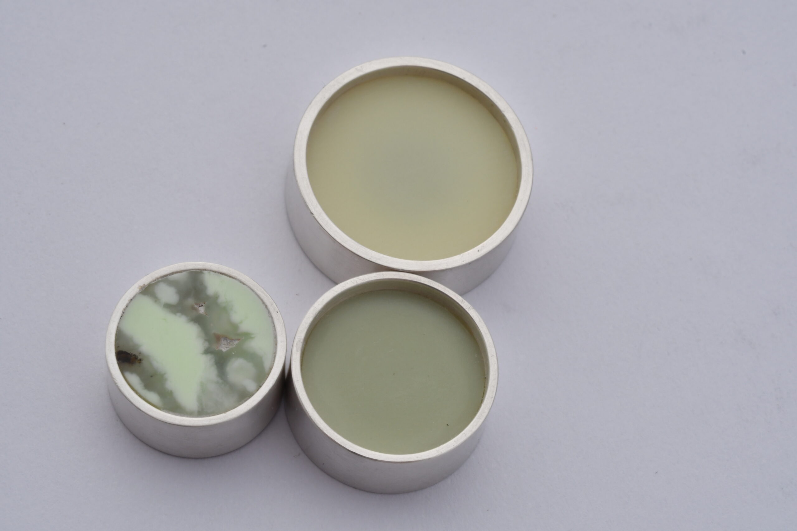 Magnetbroschen Silber · Corian · 18mm / Silber · Corian · 15mm / Silber · Stein · 13mm · Punkt für Punkt