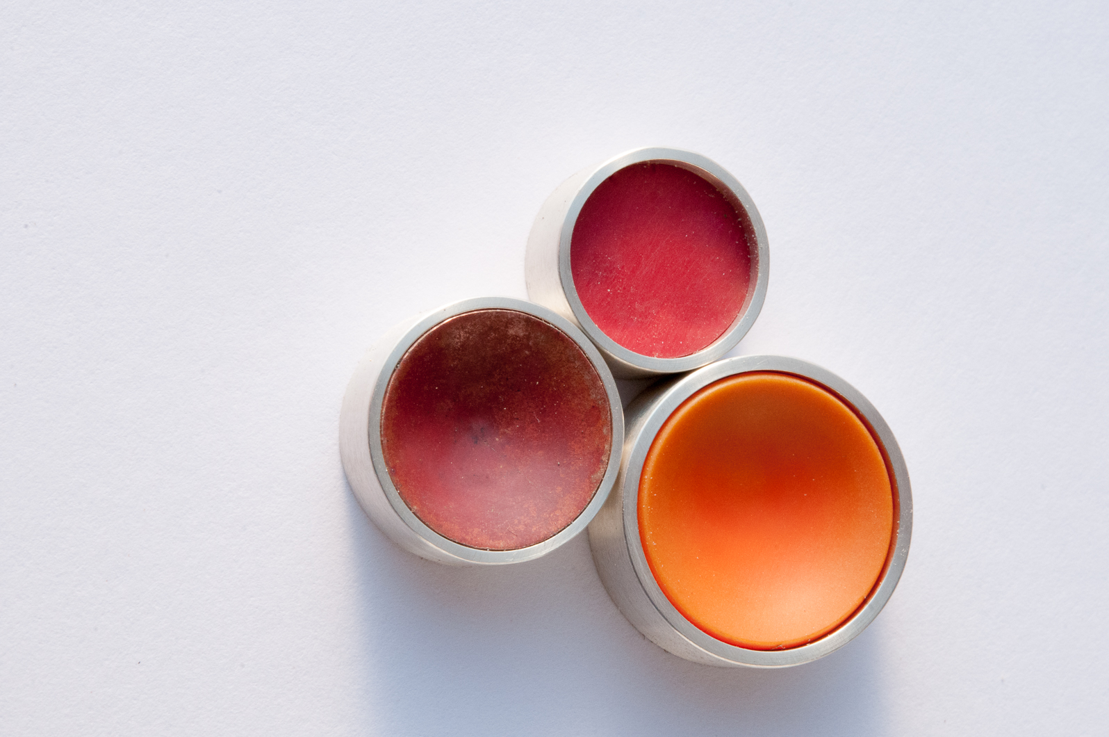 Magnet / Silber · Corian · 18mm / Silber · Kupfer · 15mm / Silber · Corian · 13mm Punkt für Punkt