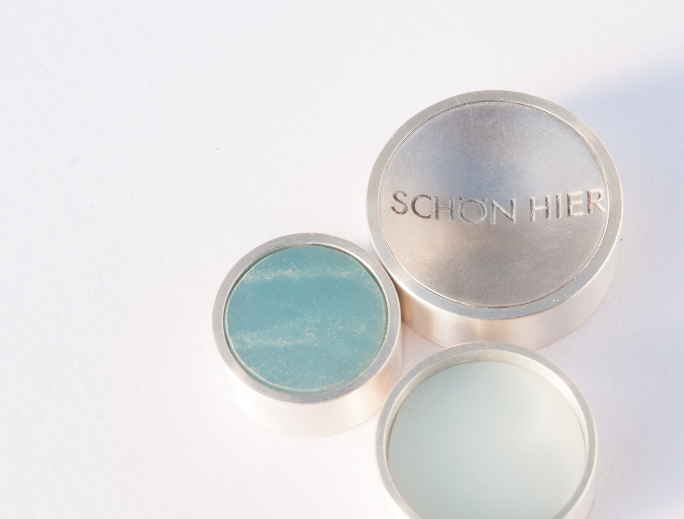 Magnet / Silber · Text · 18mm / Silber · Corian · 15mm / Silber · Stein · 13mm Punkt für Punkt