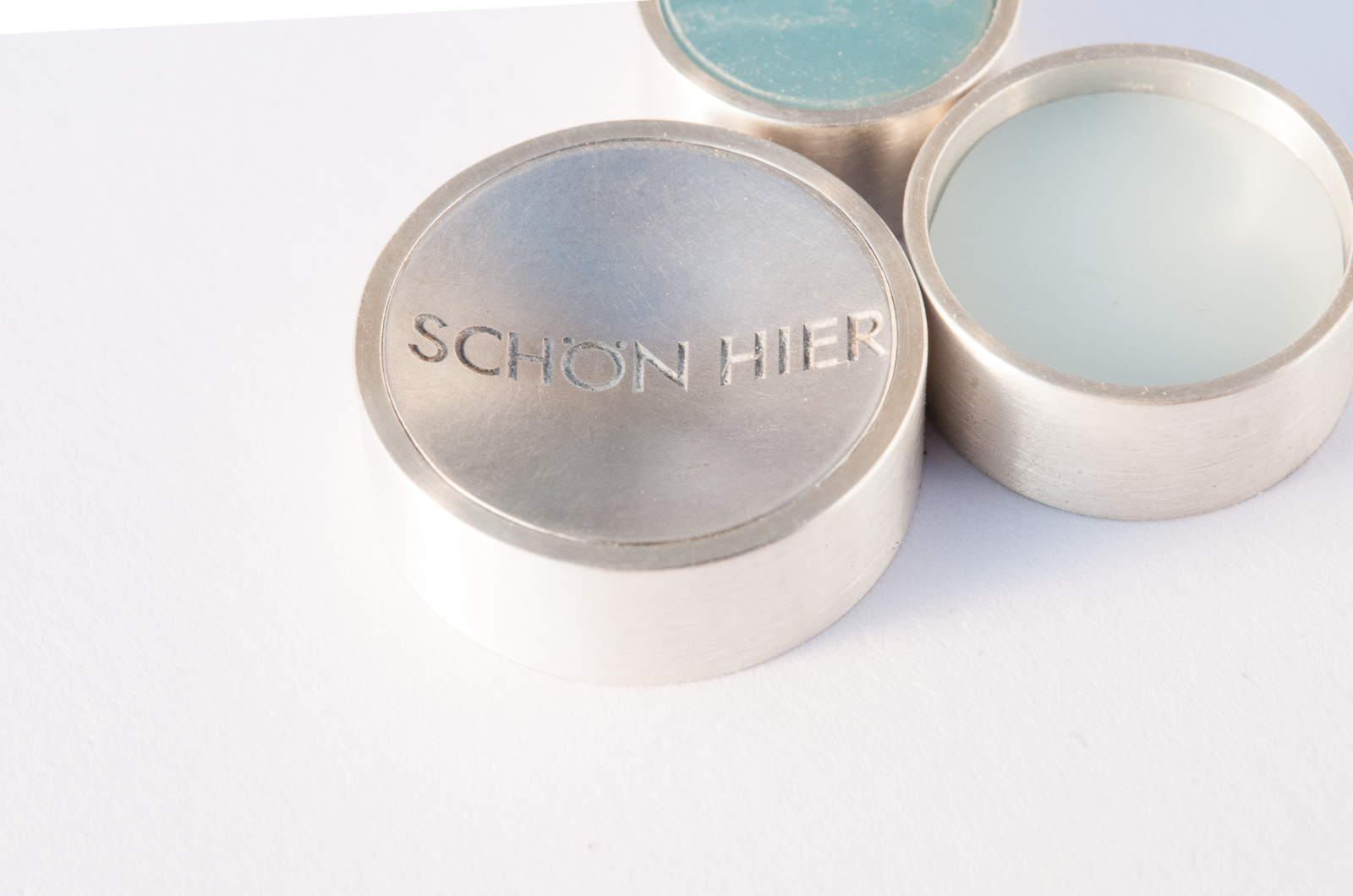 Magnet / Silber · Text · 18mm / Silber · Corian · 15mm / Silber · Stein · 13mm Punkt für Punkt