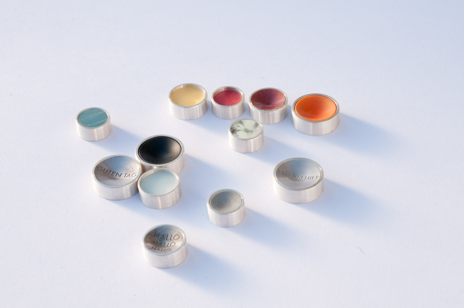 Magnetbroschen viele verschiedene Varianten Punkt für Punkt